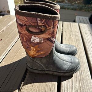 WFS Burly Camo Insulated Neoprene & Rubber Boots | Kids Size 4